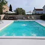 Grzinic شقة روفينج