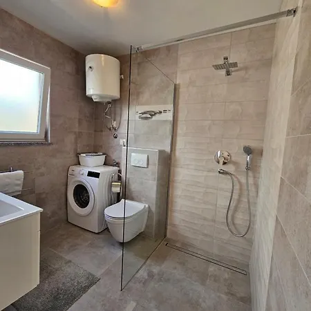 Grzinic Daire *